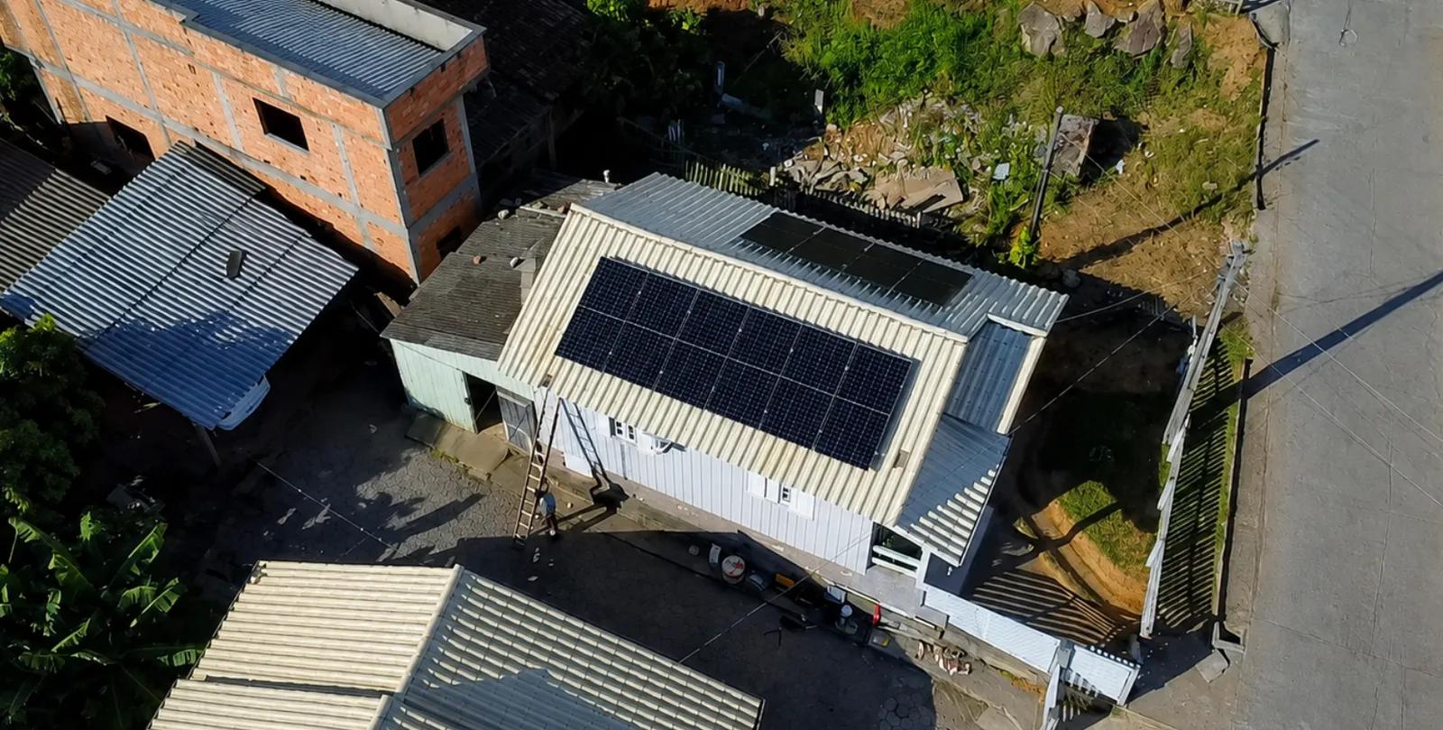 Instalação fotovoltaica residencial em Tubarão