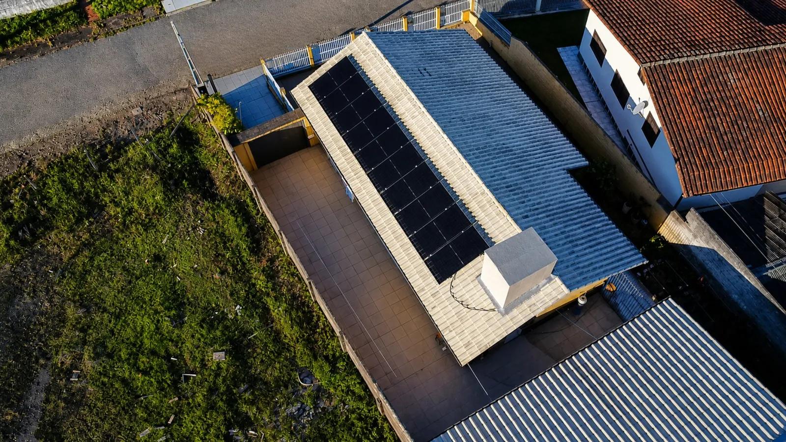 Instalação fotovoltaica residencial em Tubarão