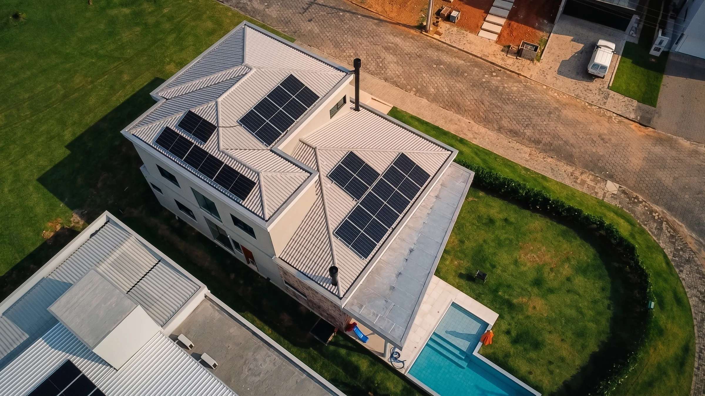 Instalação fotovoltaica vista de drone, Expor-Solar